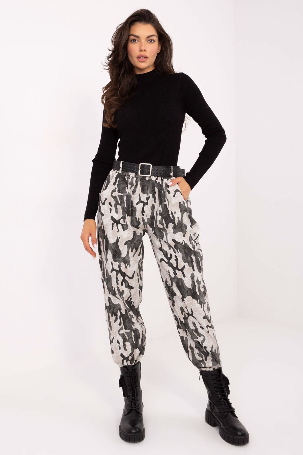 1094610 Women trousers Italy Moda