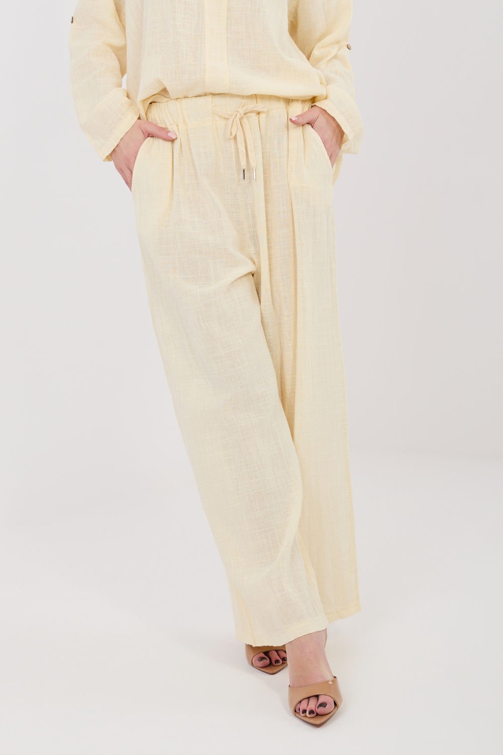 1117569 Women trousers Italy Moda