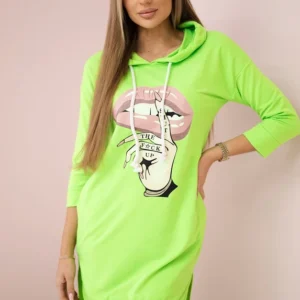 Suknelė su ilgesne nugara ir spalvingu neoniniu raštu