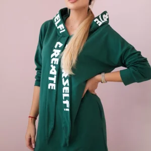 Didelio dydžio suknelė su gobtuvu tamsiai