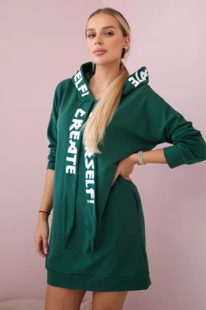 Didelio dydžio suknelė su gobtuvu tamsiai