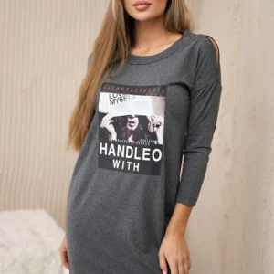 Rankena su rašto suknele