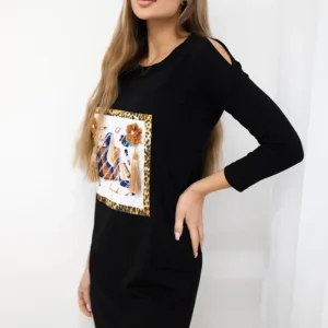 Suknelė su 3D grafika ir dekoratyviniais raukiniais