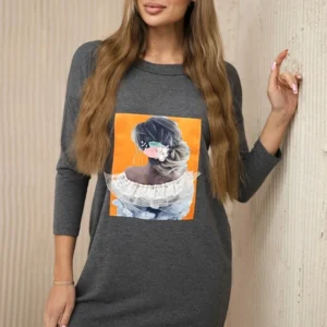 Suknelė su 3D grafika, nėriniais