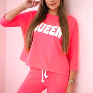 Karalienės neoninių raštų