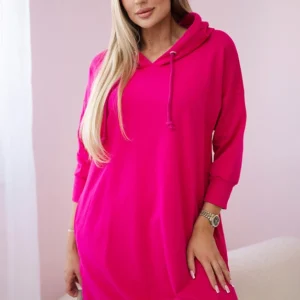 Suknelė su gobtuvu ir ilgesne nugara