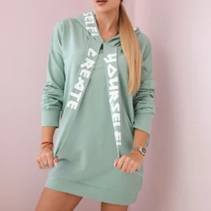 Didelio dydžio suknelė su gobtuvu tamsiai