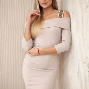 Suknelė su plačiomis petnešėlėmis smėlio