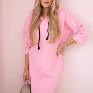 Suknelė su gobtuvu ir šoniniu prakirpimu