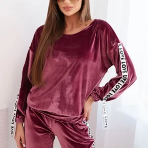 Meilės veliūro tamsiai