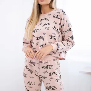 Pareiškimo tamsiai rausva