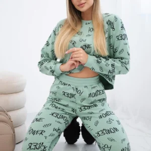 su užrašais tamsiai