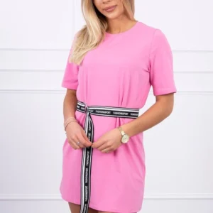 Suknelė su dekoratyviniu diržu šviesiai