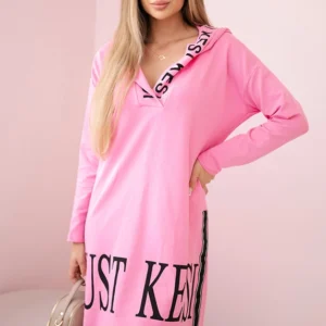 Šviesiai suknelė su gobtuvu ir spauda