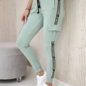 Tamsiai krovininės kelnės