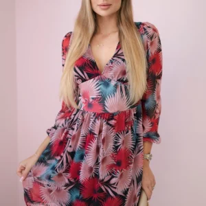 Erdvi suknelė su gėlių motyvais