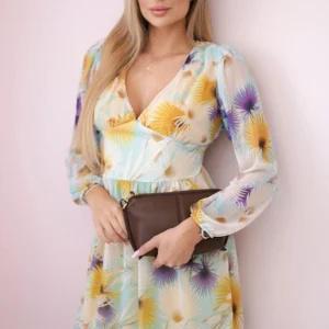 Erdvi suknelė su gėlių motyvais