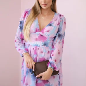 Erdvi suknelė su gėlių motyvais