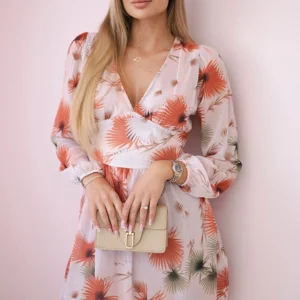 Erdvi suknelė su gėlių motyvais