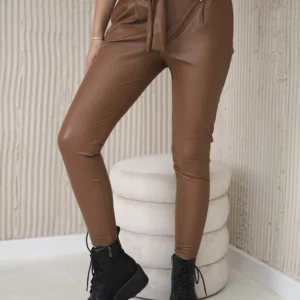 Odinės kelnės, surištos priekyje