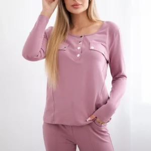 su sagų iškirpte tamsiai