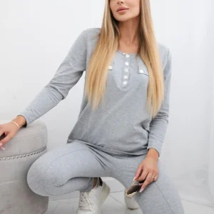 su sagomis ir iškirpte