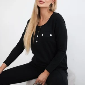 su sagomis ir iškirpte