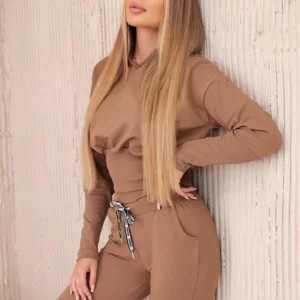 su plačiais briaunuotais rankogaliais kupranugaris