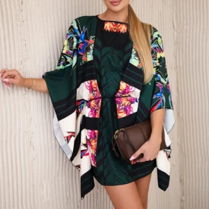 Šikšnosparnių suknelė kaklaraiščio liemeniu