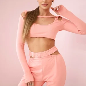 su palaidine viršuje abrikoso