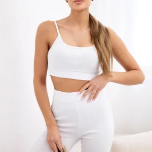 su aukštakulnėmis kelnėmis