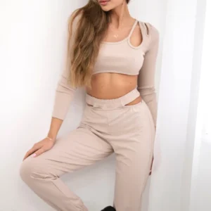 su palaidine viršuje smėlio