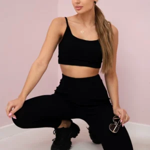 su palaidine viršuje su briaunomis