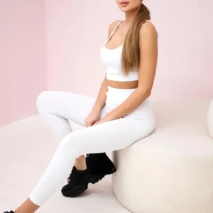 su palaidine viršuje dryžuota