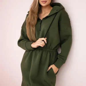 Apšiltinta suknelė su gobtuvu