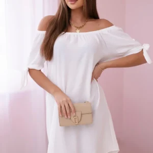 Suknelė surišta ties rankovėmis