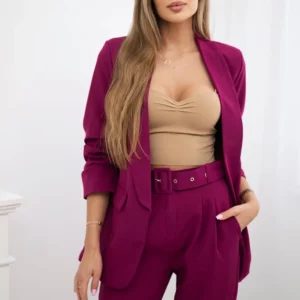 Elegantiškas švarkų ir kelnių slyva