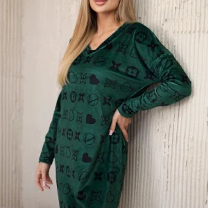 Velvetinė suknelė su dekoratyviniu modeliu +