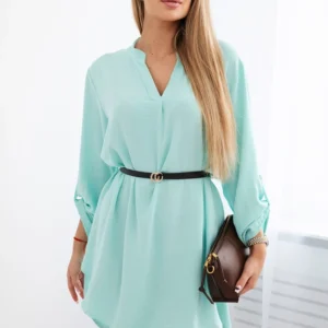 Suknelė su ilgesne nugara ir diržu abrikosas lengvas