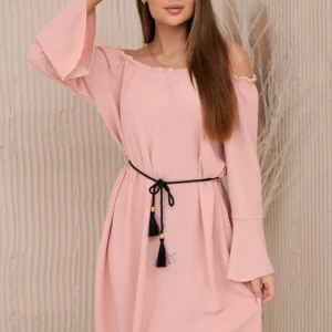 Suknelė, surišta ties juosmeniu su sutraukiamu raišteliu miltelių