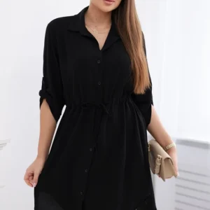 Suknelė su sagų užsegimu ir kaklaraiščiu ties juosmeniu