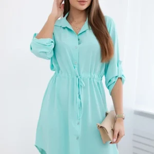 Suknelė su sagų užsegimu ir kaklaraiščiu ties juosmeniu