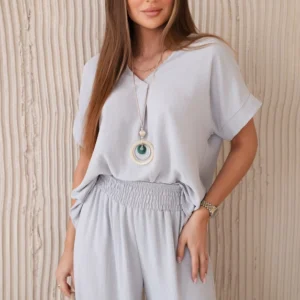 su karoliais palaidinės + kelnės