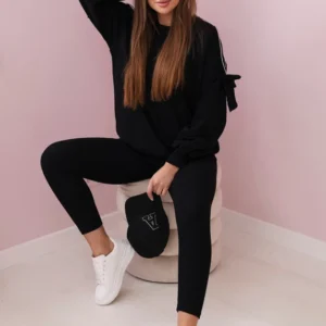 Marškinių su lanku ant rankovių ir antblauzdžių