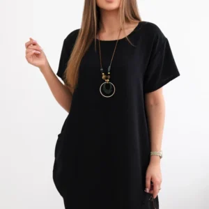 Suknelė su kišenėmis ir pakabuku