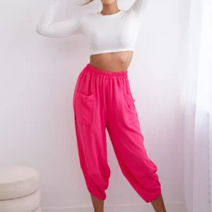 Kelnės su plačiomis kojomis ir kišenėmis