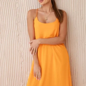 Ilga suknelė be petnešėlių apelsinas