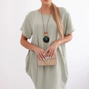 Suknelė su kišenėmis ir pakabuku tamsiai