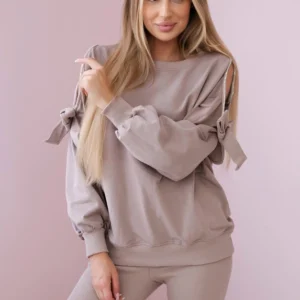 Marškinių su lanku ant rankovių ir tamsiai smėlio