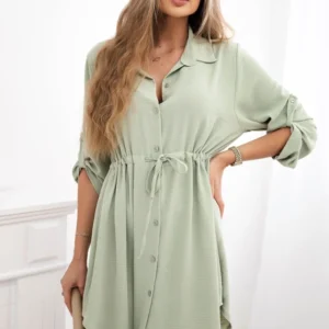 Suknelė su sagų užsegimu ir kaklaraiščiu ties juosmeniu tamsios